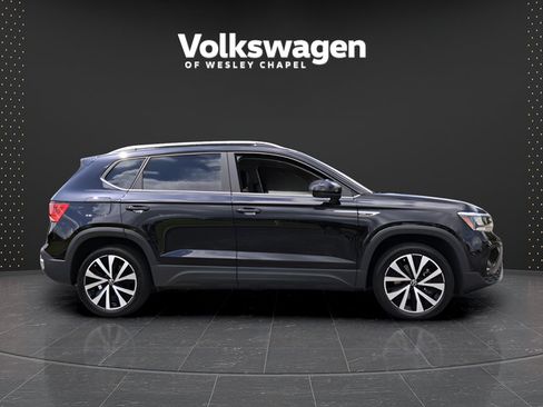 Certified 2022 Volkswagen Taos SE FWD image 9