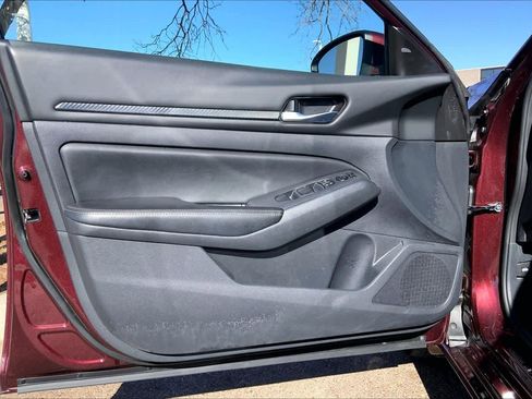 Used 2024 Nissan Altima 2.5 SV w/ SV Premium Package image 21