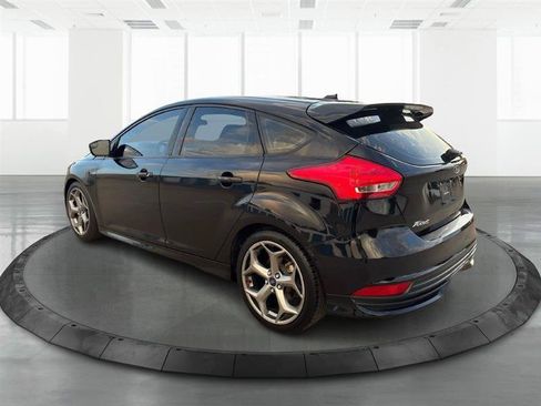 Used 2018 Ford Focus ST FWD image 2
