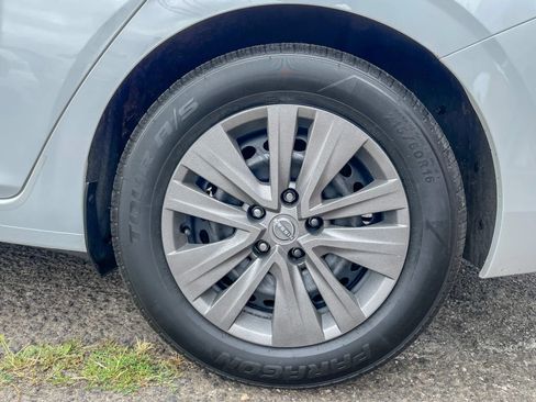 Used 2024 Nissan Sentra S FWD image 36