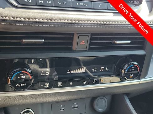 Used 2023 Nissan Rogue SV FWD image 11