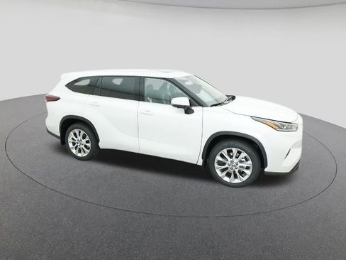 New 2026 Toyota Highlander Limited image 12
