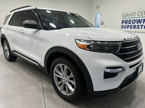 Used 2020 Ford Explorer XLT w/ Equipment Group 202A AWD/4WD image 2