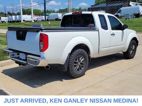 Used 2018 Nissan Frontier SV w/ Value Truck Package AWD/4WD image 3