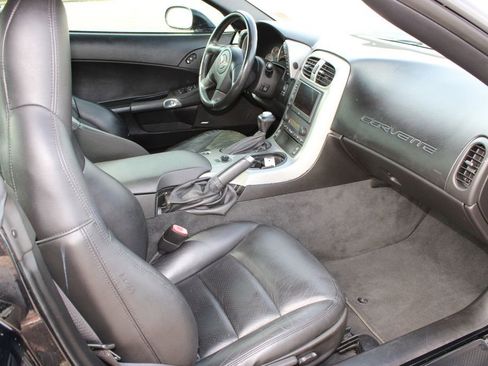 Used 2005 Chevrolet Corvette Coupe w/ Preferred Equipment Group RWD image 6
