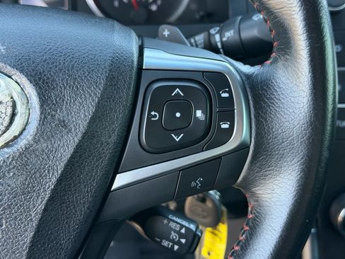 Used 2015 Toyota Camry SE w/ Moonroof Package FWD image 29