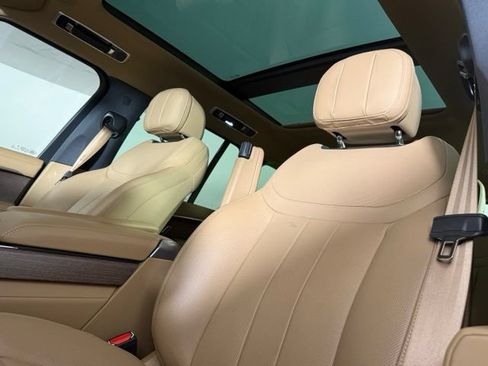 Used 2025 Land Rover Range Rover SE AWD/4WD image 5