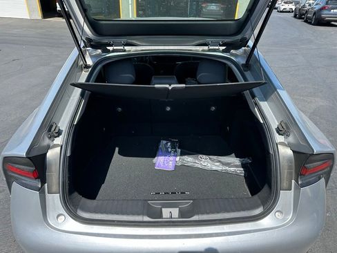 Used 2024 Toyota Prius LE FWD image 4
