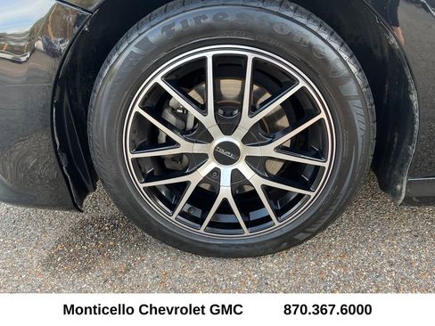 Used 2018 Toyota Camry LE image 27