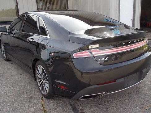 Used 2020 Lincoln MKZ image 3