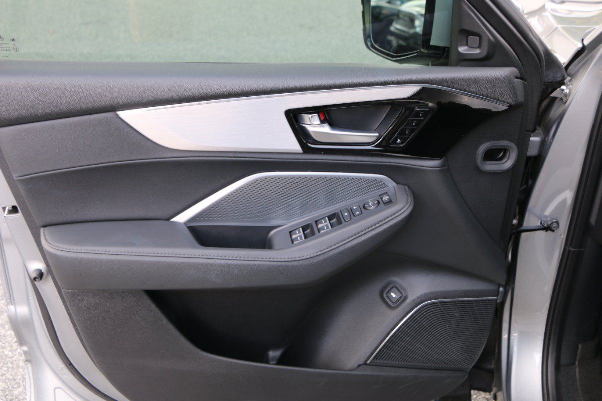 Used 2025 Acura MDX SH-AWD image 16