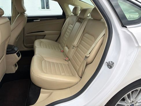 Used 2015 Ford Fusion SE w/ Equipment Group 202A FWD image 15