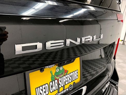 Used 2025 GMC Yukon XL Denali Ultimate w/ LPO, Floor Liner Package AWD/4WD image 9