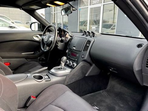 Used 2017 Nissan 370Z Roadster image 16