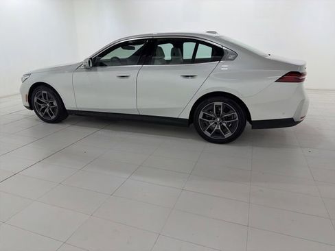 Used 2026 BMW 530i xDrive w/ Premium Package AWD/4WD image 2