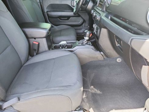 Used 2018 Jeep Wrangler Unlimited Sahara AWD/4WD image 18