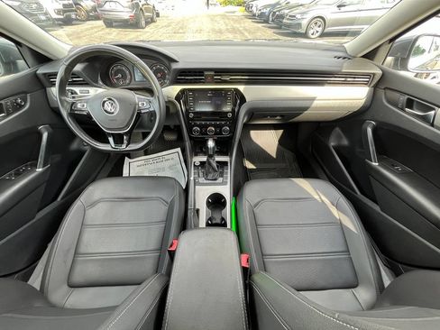 Used 2022 Volkswagen Passat 2.0T SE FWD image 13