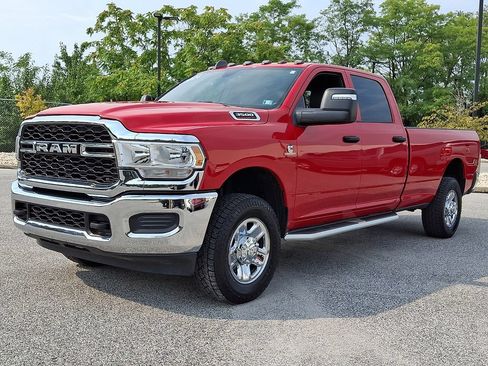 Used 2024 RAM 3500 Tradesman w/ Chrome Appearance Group AWD/4WD image 6