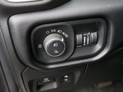 Used 2019 RAM 1500 Big Horn AWD/4WD image 14