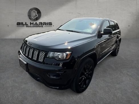 Used 2017 Jeep Grand Cherokee Altitude AWD/4WD image 1