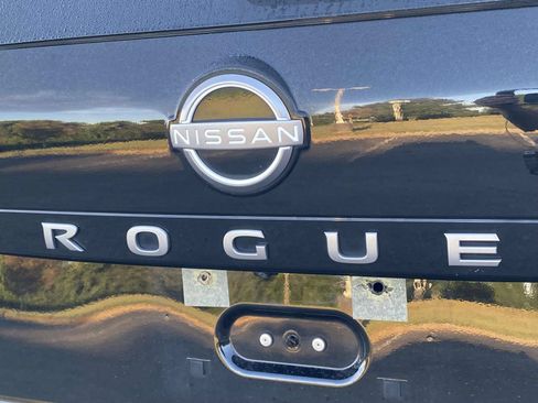 Used 2024 Nissan Rogue SV FWD image 12