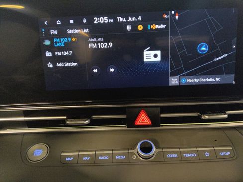 Used 2025 Hyundai Elantra SEL FWD image 25
