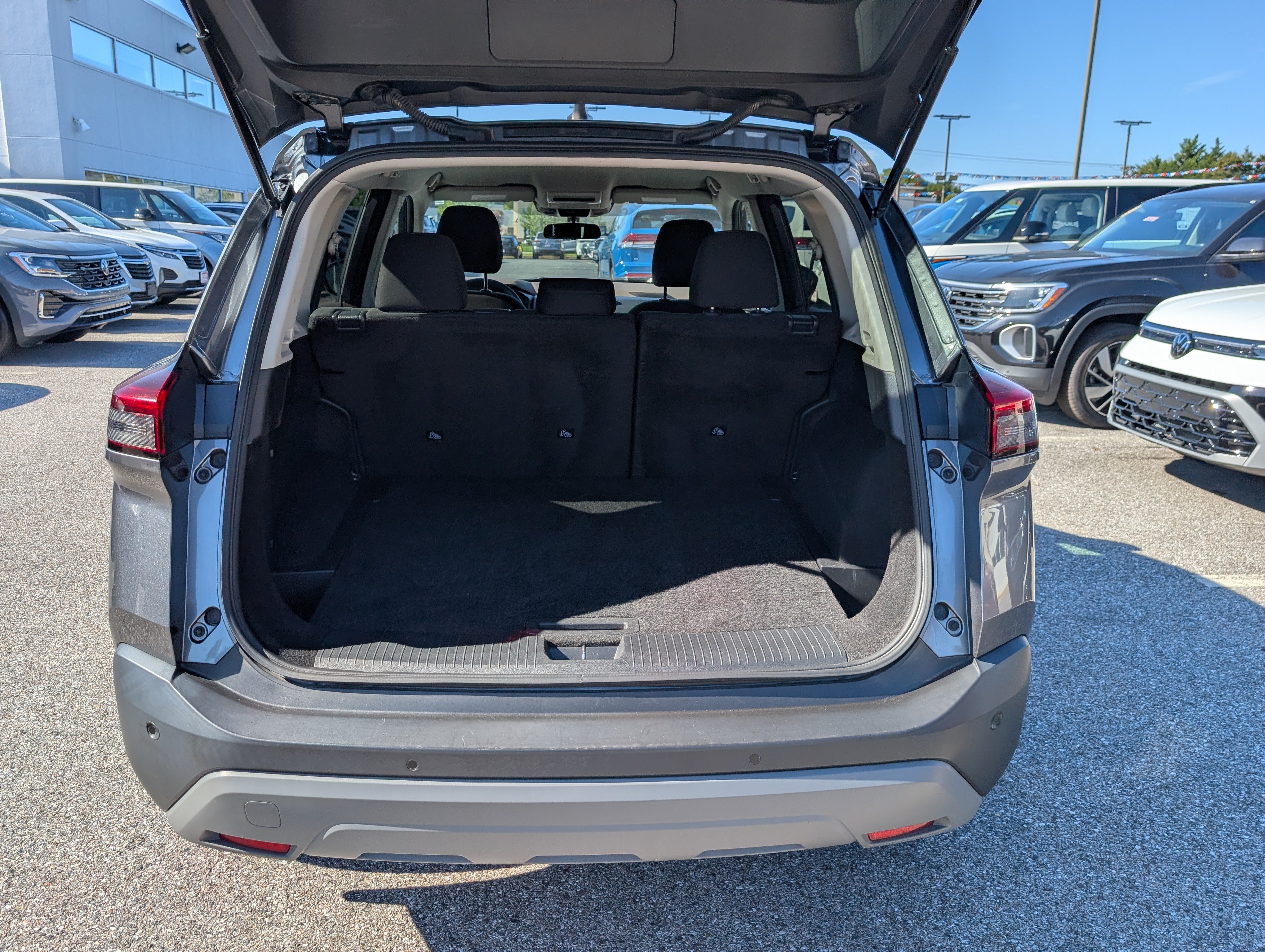 Used 2023 Nissan Rogue S FWD image 12