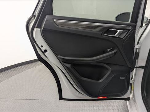 Used 2016 Porsche Macan Turbo image 17