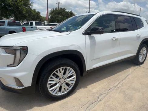 Certified 2026 GMC Acadia Elevation w/ Elevation Premium Package FWD image 4