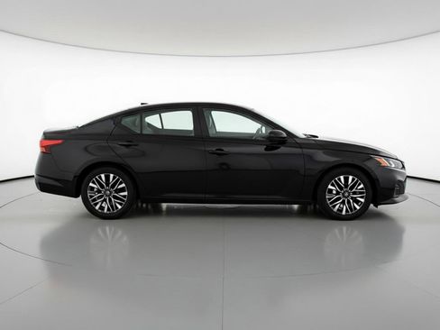 Used 2025 Nissan Altima 2.5 SV FWD image 11