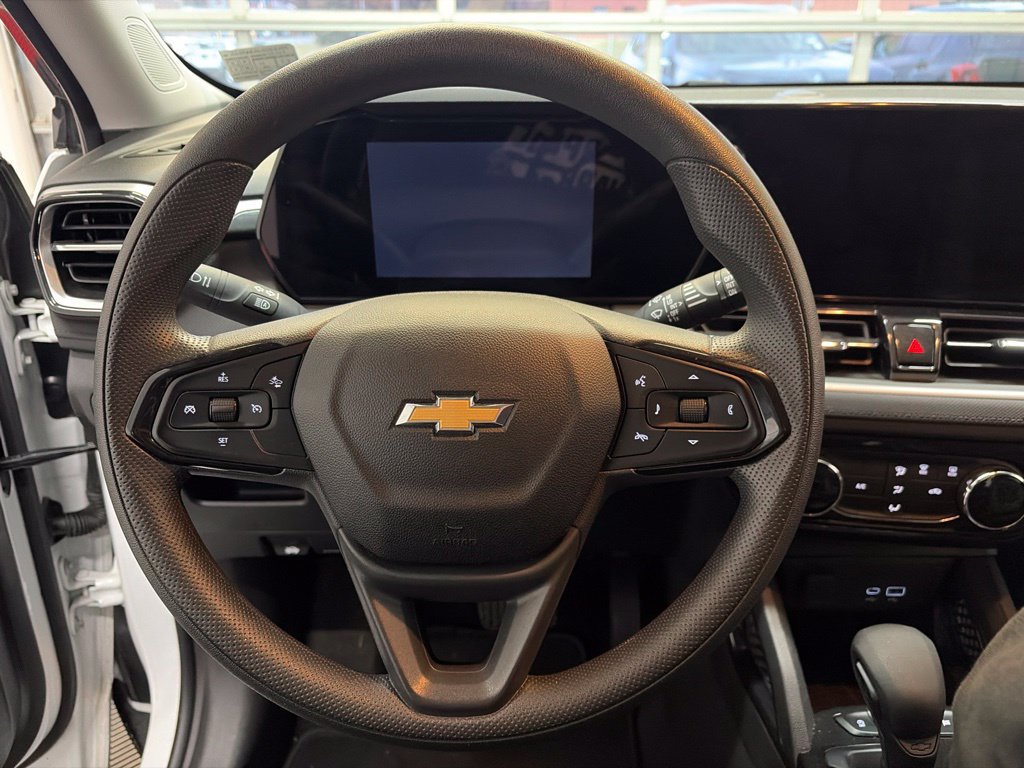 Used 2025 Chevrolet TrailBlazer LT AWD/4WD image 23