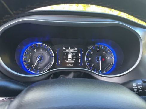 Used 2020 Chrysler Pacifica Touring-L image 20