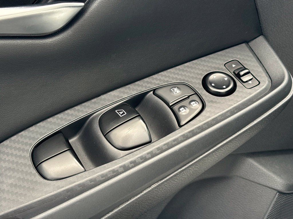 Used 2025 Nissan Sentra SV FWD image 11