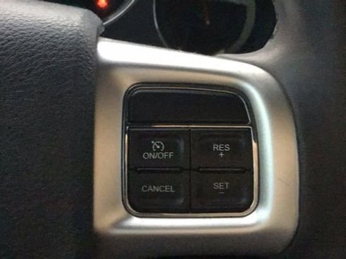 Used 2014 Dodge Challenger SXT image 17