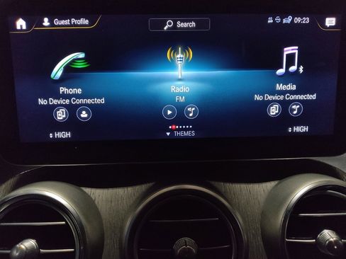 Used 2020 Mercedes-Benz GLC 300 4MATIC image 25