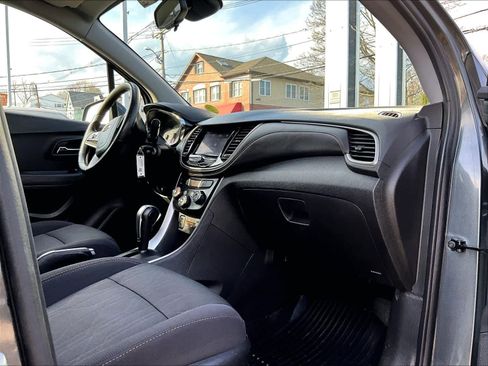 Used 2020 Chevrolet Trax LT AWD/4WD image 14