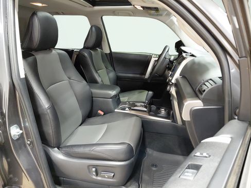 Used 2022 Toyota 4Runner SR5 Premium w/ Moonroof Package AWD/4WD image 16