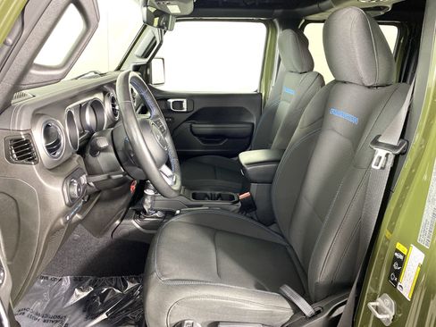 Used 2023 Jeep Wrangler Unlimited Rubicon 4xe w/ Cold Weather Group AWD/4WD image 16