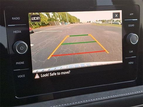 New 2025 Volkswagen Taos SE image 16