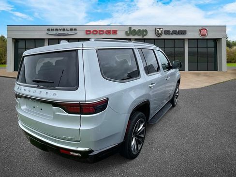 Used 2023 Jeep Wagoneer Series II w/ Premium Group I AWD/4WD image 3
