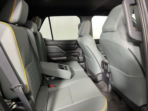 Used 2025 Toyota 4Runner Trailhunter image 32