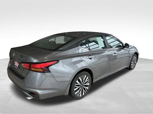Used 2024 Nissan Altima 2.5 SV w/ SV Premium Package AWD/4WD image 6