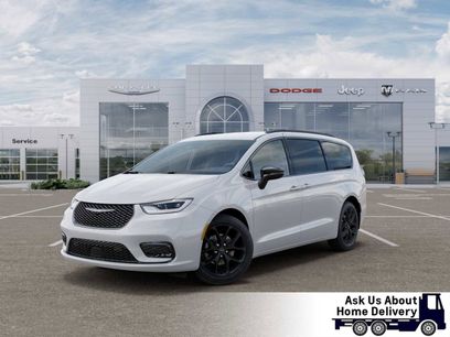 New 2026 Chrysler Pacifica Select