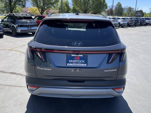 Certified 2025 Hyundai Tucson Limited AWD/4WD image 9