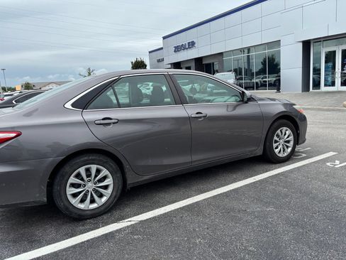 Used 2017 Toyota Camry LE FWD image 9