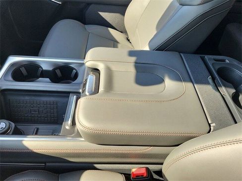 New 2025 Ford Expedition Active image 22