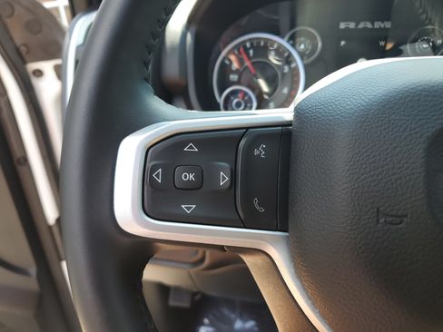 Used 2024 RAM 2500 Big Horn w/ Towing Technology Group AWD/4WD image 11
