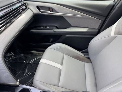 Used 2025 Toyota Camry SE w/ Convenience Package FWD image 60