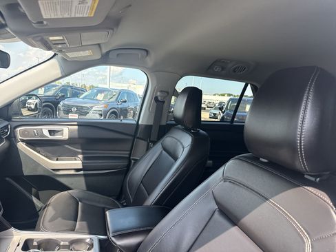 Used 2023 Ford Explorer XLT w/ Equipment Group 202A AWD/4WD image 27
