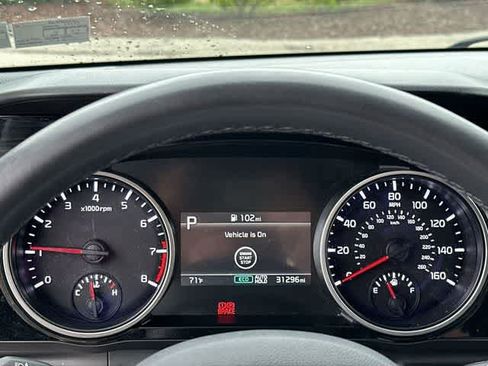 Used 2024 Kia Carnival EX FWD image 6